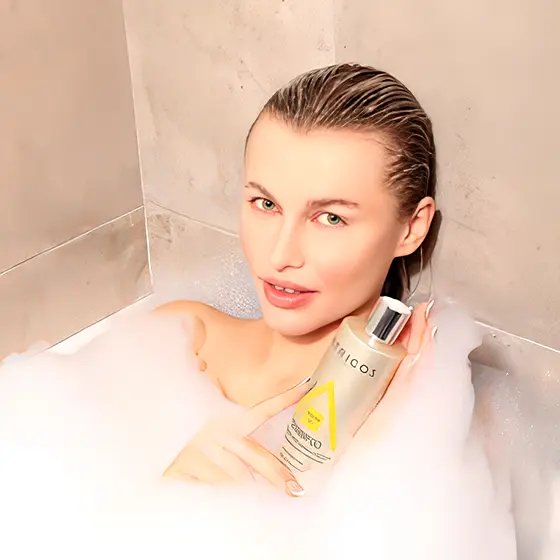 Scopri lo shampoo idratante Atricos per capelli secchi